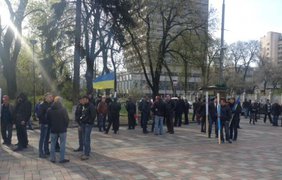 Шахтеры собираются вторые сутки митинговать в Киеве. Фото "Депо"