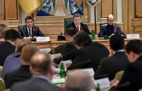 Порошенко, Яценюк и Гройсман присоединились к флешмобу. Фото Петра Порошенко