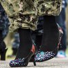 В США военных заставили маршировать в женских туфлях (фото)