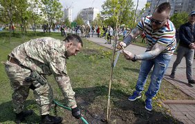 В Киеве на Позняках появилась аллея памяти Скрябина. Фото пресс-службы КГГА