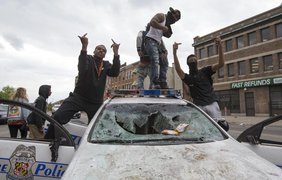 Массовые беспорядки в Балтиморе вынудили власти США ввести нацгвардию в город
