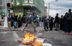 Массовые беспорядки в Балтиморе вынудили власти США ввести нацгвардию в город