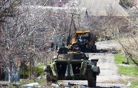 Повреждены дома, город битком набит взрывоопасными предметами. фото - Александр Колесник