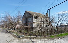 Повреждены дома, город битком набит взрывоопасными предметами. фото - Александр Колесник
