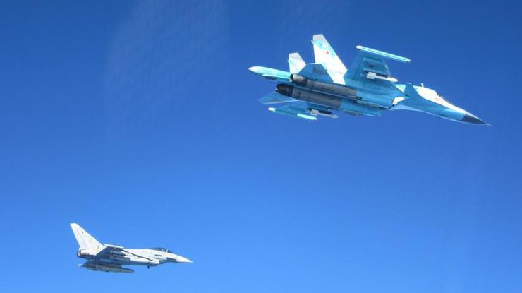 Испанский "Тайфун" успешно перехватил российский Су-34