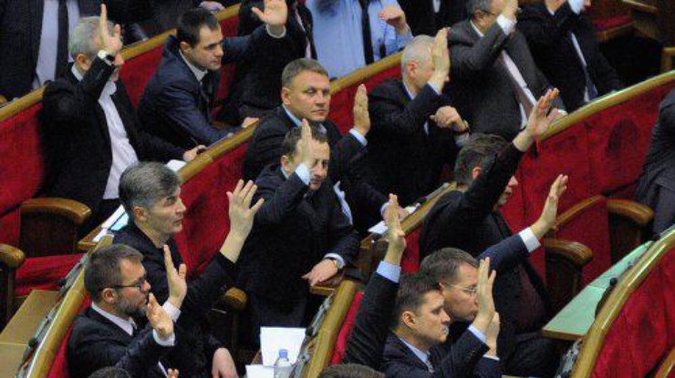 Петренко считает, что КС согласится на отмену неприкосновенности депутатов