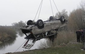 Автомобиль влетел в реку