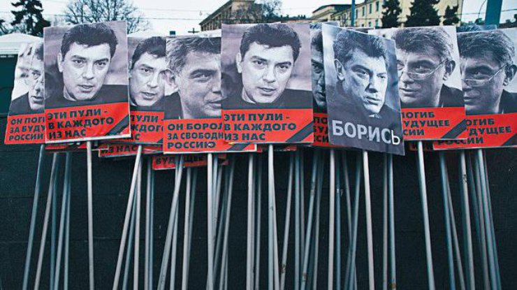 Друзья политика и москвичи пришли на 40 дней с гибели Немцова