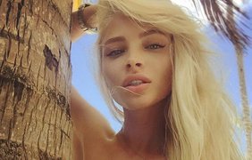 Алена Шишкова сохранила хорошую фигуру после родов.