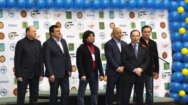 Чемпионат Украины посетило много именных борцов и почестных гостей.
