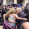 Голые FEMEN напали на националистов во Франции (видео)