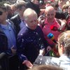 Петра Симоненко облили кефиром на Первомае в Киеве (фото)