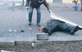 Смертельно раненный Герой Украины Виталий Коцюба. фото - Алан Тургутоглу