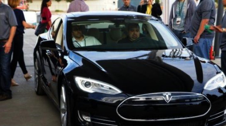 Киевсовет остановил выбор на автомобилях "Тесла".