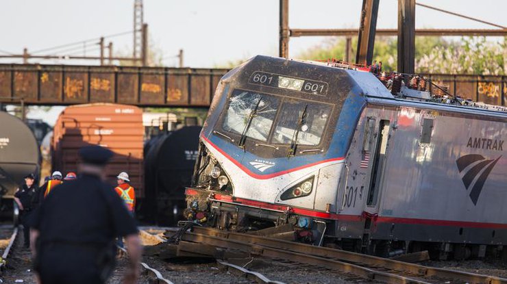 Всего на рухнувшем поезде компании Amtrak ехали 238 пассажиров
