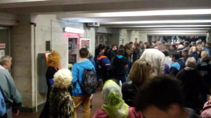 На станцию метро некоторое время никого не пускали. Фото: Twitter @olarhat