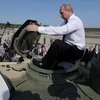 Путин покупает танки за счет здоровья россиян - Bloomberg