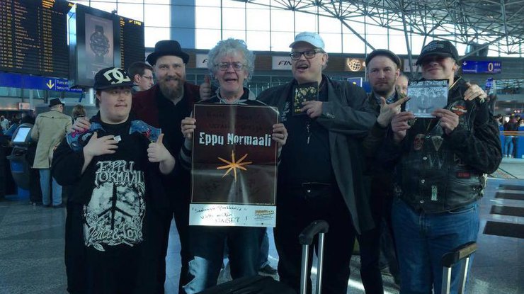 Пятеро финских панков и продюсер готовы к "Евровидению". фото - Pertti Kurikan Nimipäivät via Facebook
