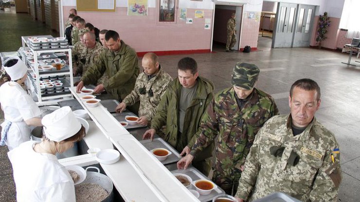 Солдат кормят на 17 гривен в день