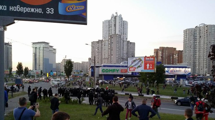 В Киеве протестуют против застройки на Осокорках. Фото: Виталий Уманец