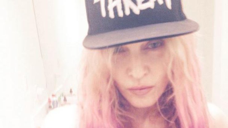 Мадонна перекрасила волосы в розовый цвет. Фото из личного архива Мадонны