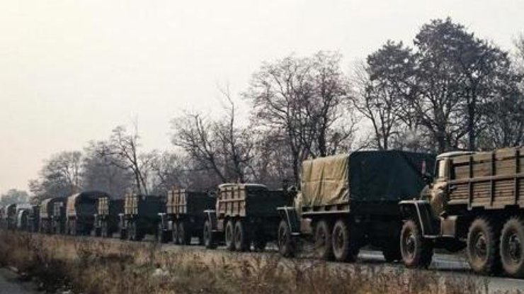 На границе с Россией боевики активно перемещают грузовики