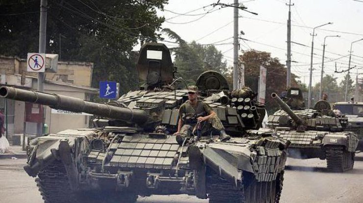 В Донецке огромное количество военной техники боевиков