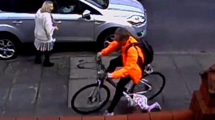 Велосипедист сбил ребенка и скрылся с места происшествия