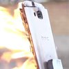 Дорогой смартфон HTC испытали на прочность огнем (видео)