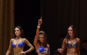 В Киеве девушки и парни поборолись за Кубок Украины по бодибилдингу