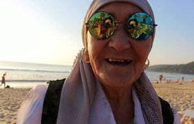 Бабуля-путшественница продолжает покорять интернет своими поездками