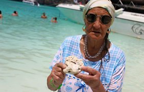 Бабуля-путшественница продолжает покорять интернет своими поездками