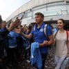 Футболистов "Днепра" встречали как героев (видео)