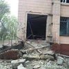 В Донецке после ночной бомбежки разрушены дома и школа (фото)