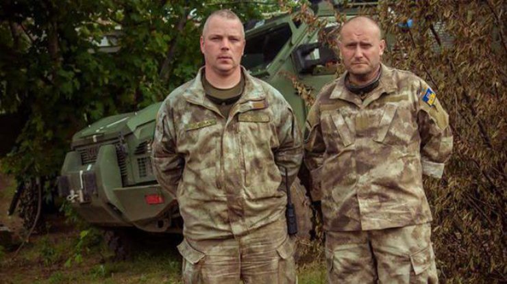 Ярош с командующим ВДВ Украины полковником Михаилом Забродский. Фото facebook/dyastrub