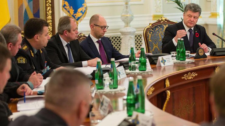 На заседании СНБО под председательством Порошенко губернатор Кихтенко получил выговор. Фото АП