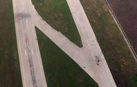 Взорванная полоса донецкого аэропорта