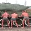 Кадеты из Новороссийска станцевали на танке в белье (видео)