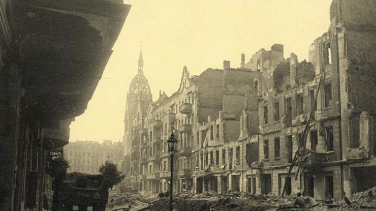 В Берлине в мае 1945 года было сложно найти целое здание. Фото Георгий Самсонов