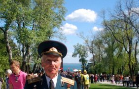 Лишь после пророссийских активистов цветы удалось возложить проукраинским ветеранам и офицерам