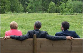 После встречи Меркель и Обамы на G7 люди шутят в соцсетях.