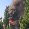 Из-за пожара в Киеве полностью выгорела крыша пятиэтажки (фото, видео)