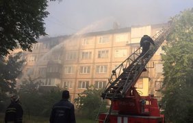 Пожар уничтожил крышу здания