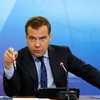 Медведев ответил Порошенко за взятку Януковичу