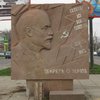 В Николаеве повалили памятник Ленину (фото)