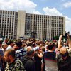 В Донецке митинг против обстрелов разгоняют оружием (фото)
