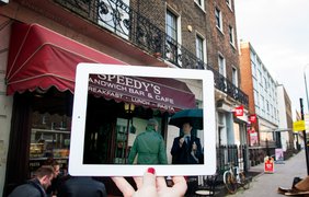 Телесериал «Шерлок». Джон и Майкрофт на Норт-Гауэр-стрит в Лондоне
