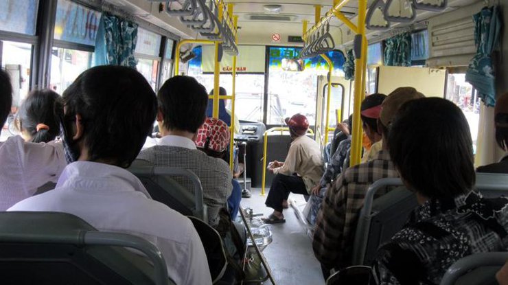 Повестки вручать в автобусах незаконно. Фото nashaplaneta.net
