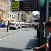 Австриец на внедорожнике крошил на улице машины и людей