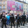 Тысячи словаков вышли на улицы и громят машины (видео)